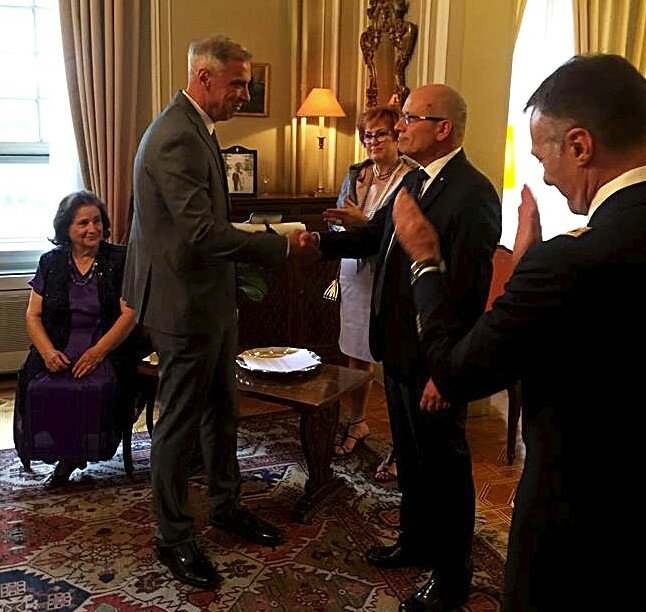 Telis Zervoudis riceve l'onorificenza di Cavaliere dell'Ordine della Stella d'Italia